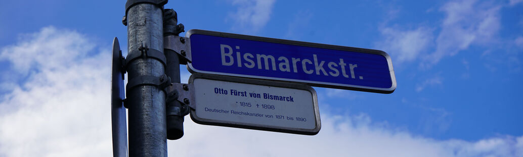 Stra&szlig;enschild mit Aufschrift 
