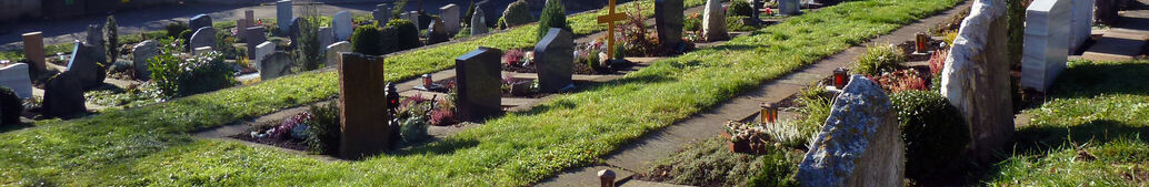 Gr&auml;ber auf dem Friedhof in Hirschau